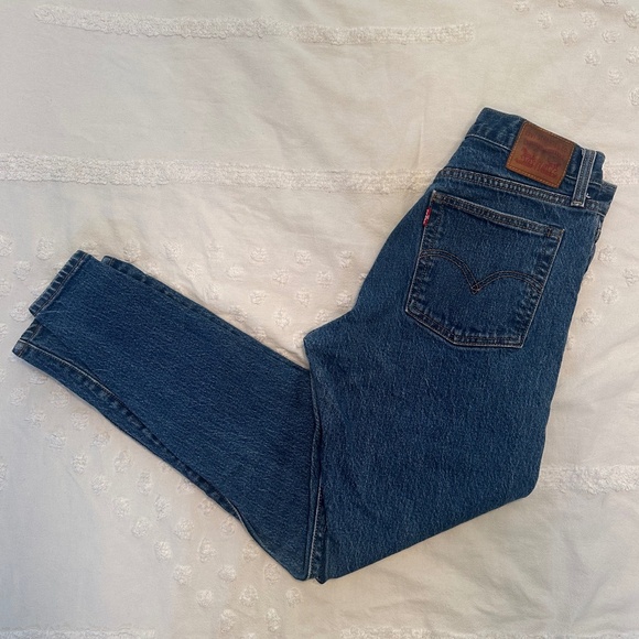 Levi’s Wedgie Straight Jean - Picture 4 of 7